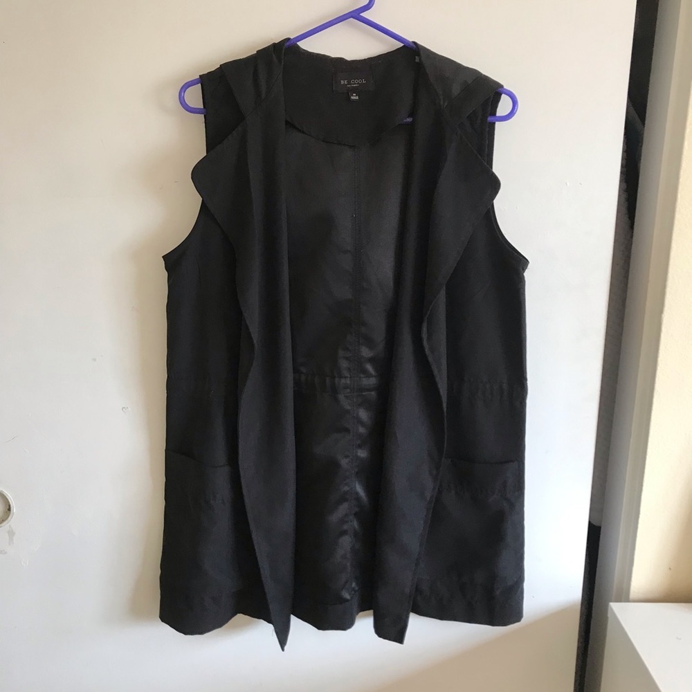 Sleeveless long vest with hood